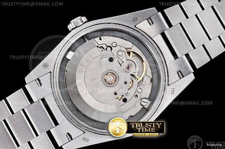 0810 RDD0220E – DayDate 36mm Functional 700